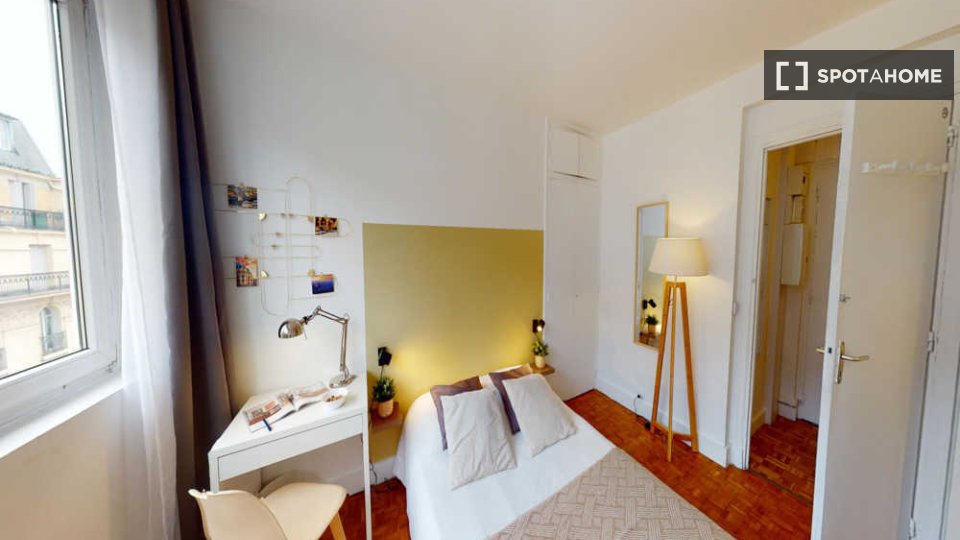 Double room Paris, 4 beds, 80m² — photo 1