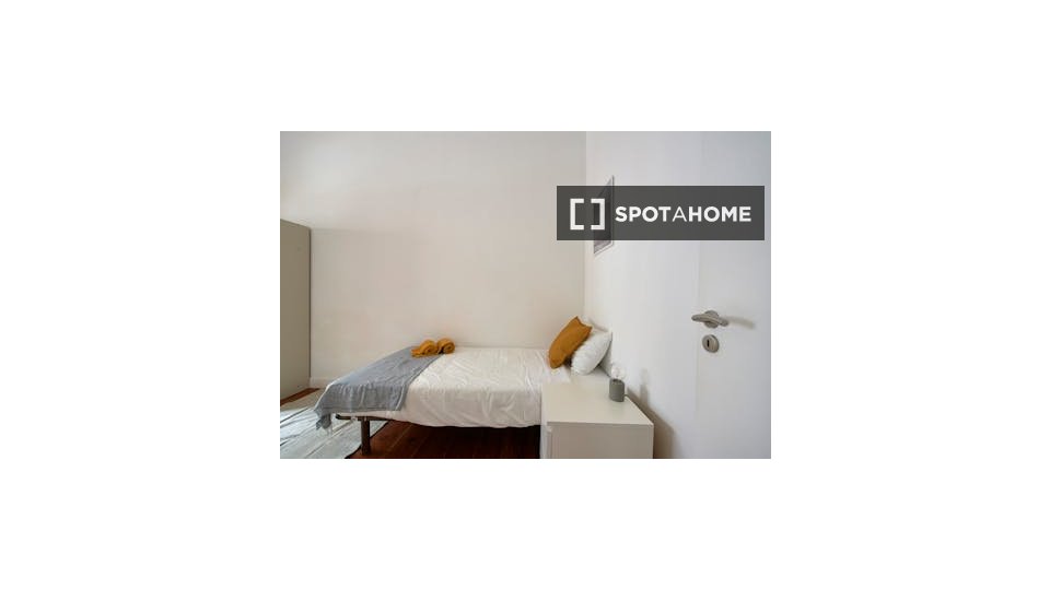 Double room Lisbon, 9 beds — photo 10