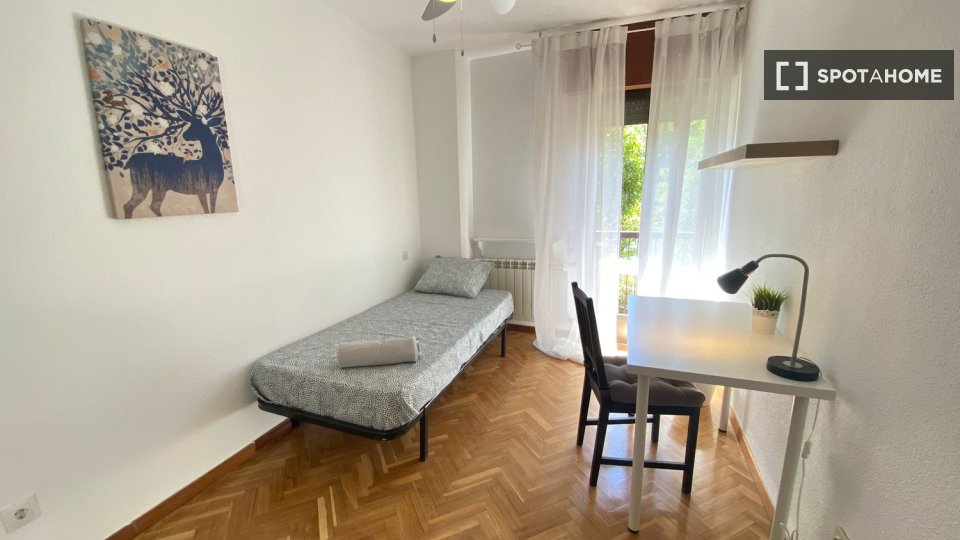 Double room Madrid, 5 beds — photo 3