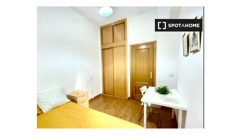 Double room Madrid, 8 beds, 180m² — photo 9