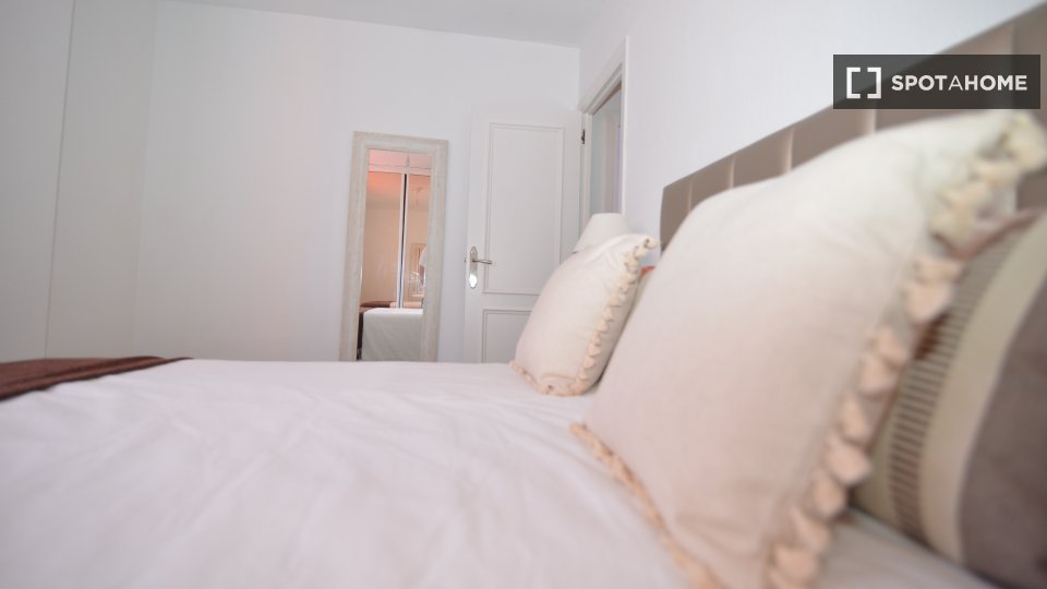 Double room Santander, 3 beds — photo 10