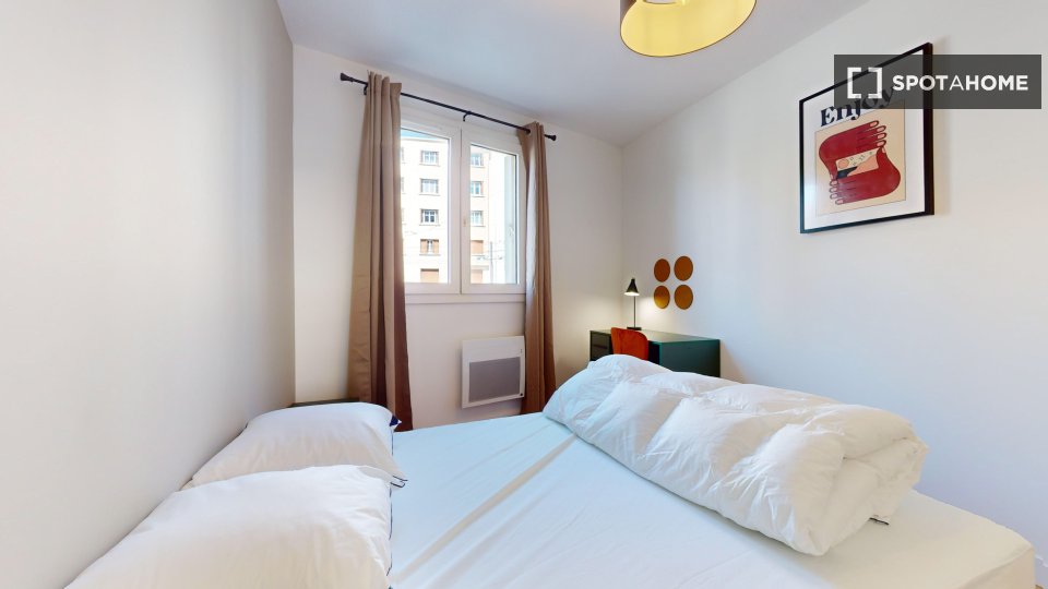 Double room Lyon, 3 beds — photo 21