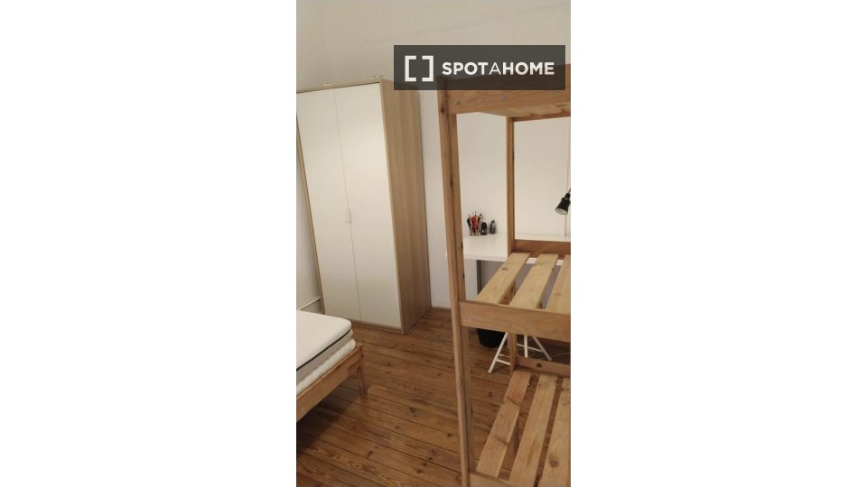 Double room Lisbon, 4 beds — photo 14