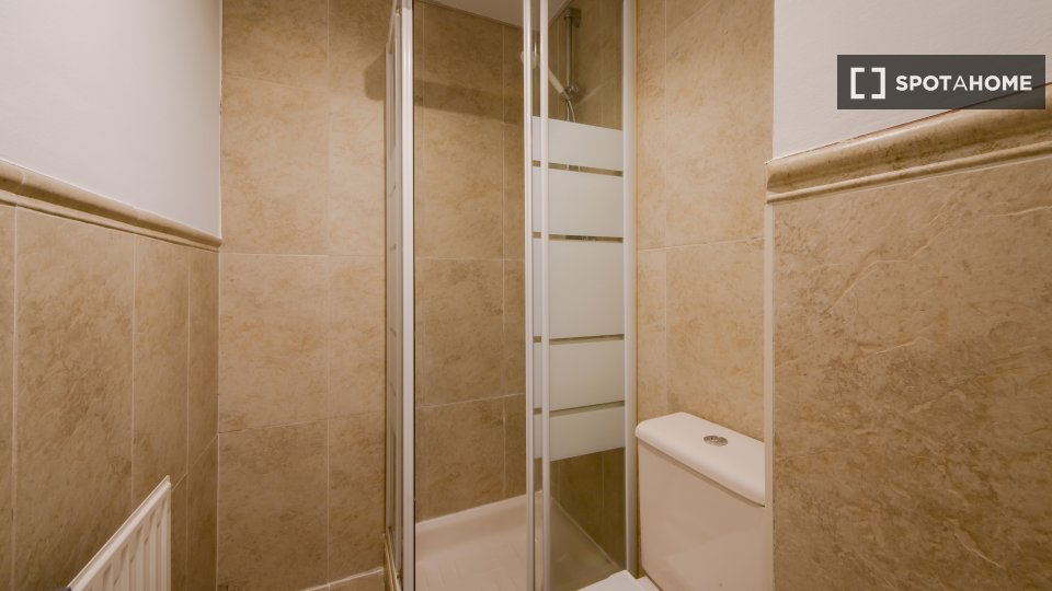 Double room Madrid, 8 beds — photo 17