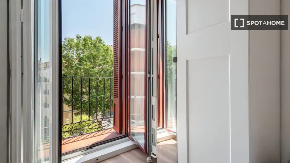 Double room Madrid, 3 beds — photo 10