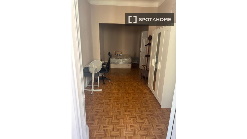 Double room Madrid, 3 beds, 118m² — photo 8