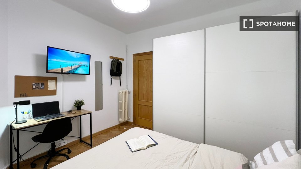 Double room Madrid, 7 beds — photo 18