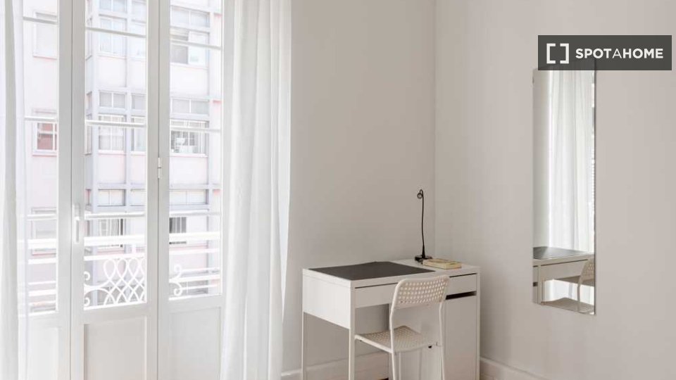 Double room Lisbon, 13 beds, 370m² — photo 12