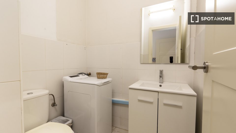 Double room Madrid, 5 beds — photo 34