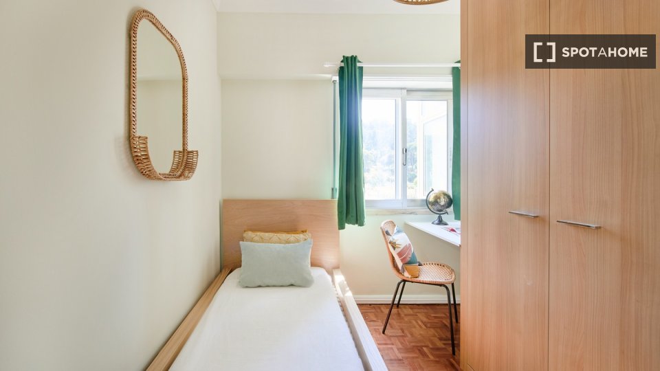 Double room Lisbon, 5 beds — photo 50