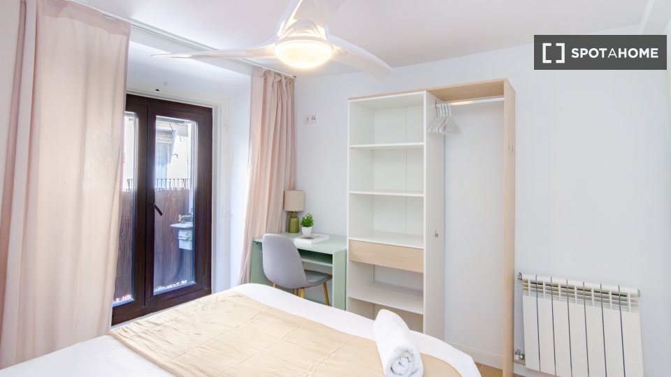 Double room Madrid, 6 beds — photo 62