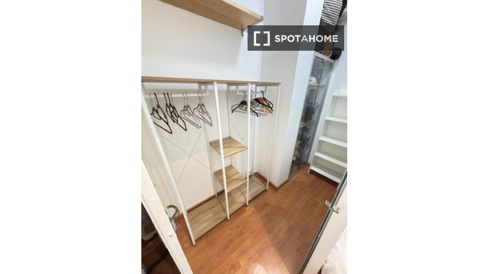 Double room Barcelona, 15 beds, 380m² — photo 2