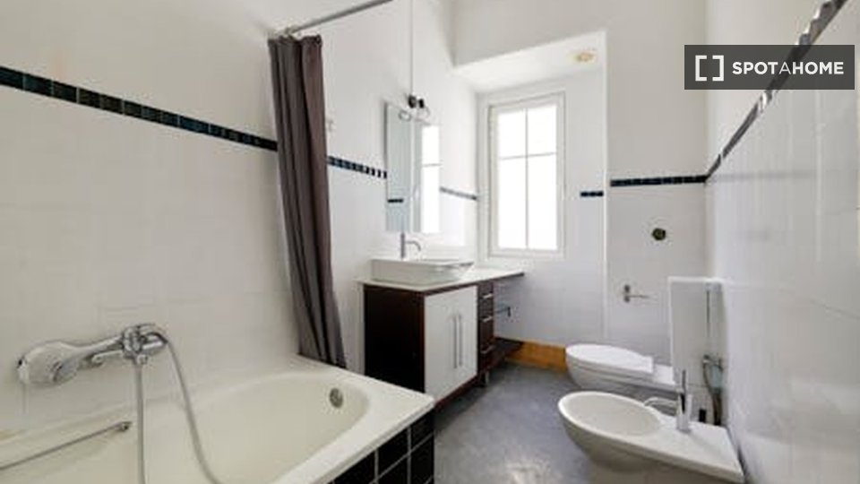 Double room Lisbon, 4 beds — photo 8