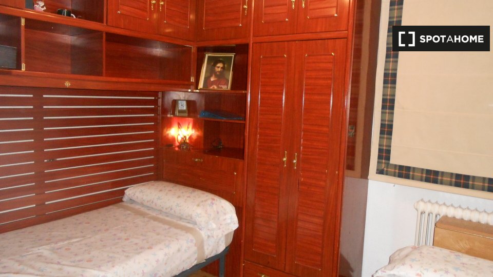 Double room Madrid, 2 beds — photo 19