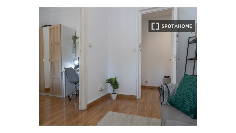 Double room Madrid, 4 beds, 100m² — photo 19
