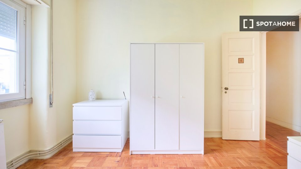 Double room Lisbon, 6 beds — photo 16
