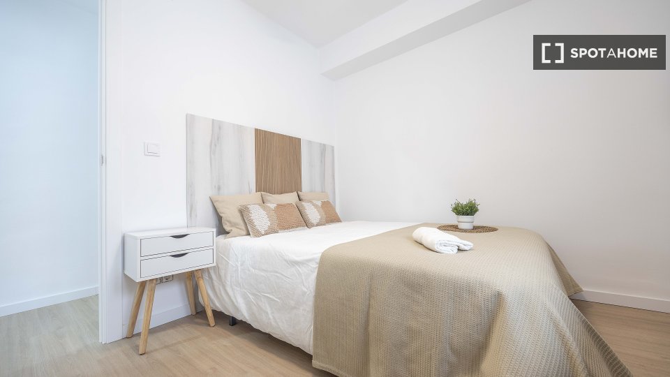 Chambre double Valence, 4 chambres, 100m² — photo 3