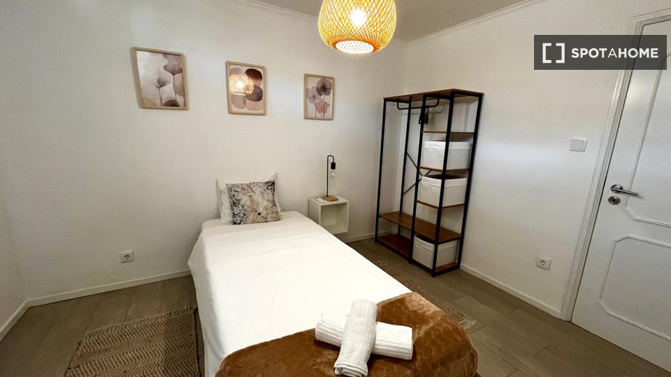 Double room Porto, 3 beds, 85m² — photo 23