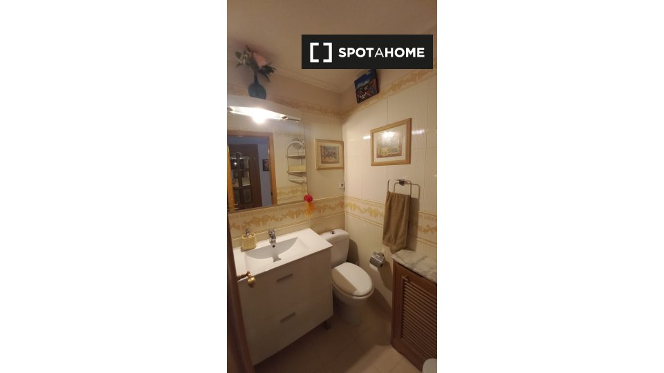Double room Madrid, 3 beds — photo 10