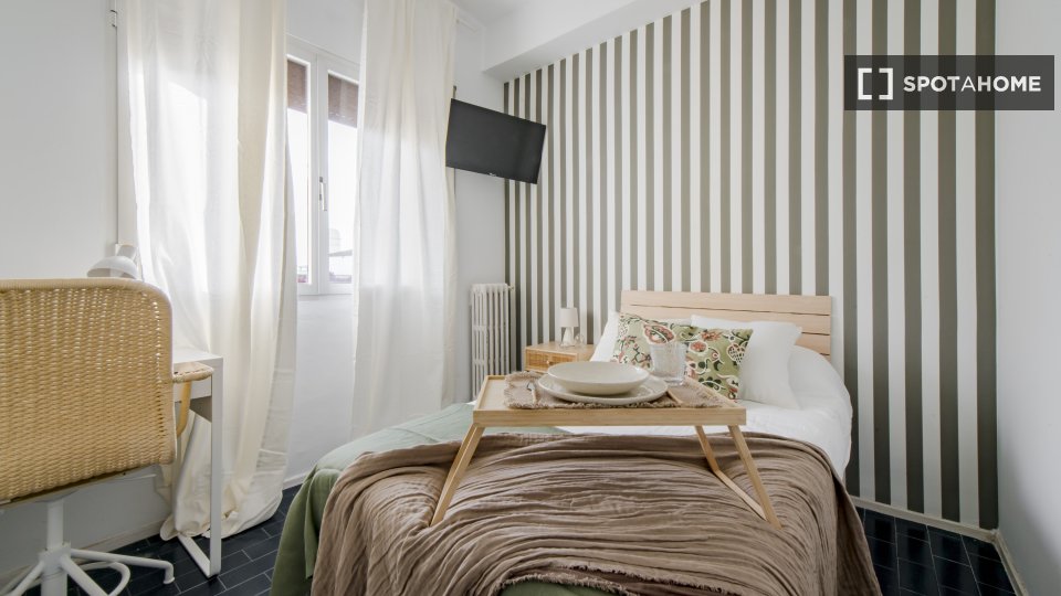 Double room Madrid, 8 beds, 150m² — photo 17