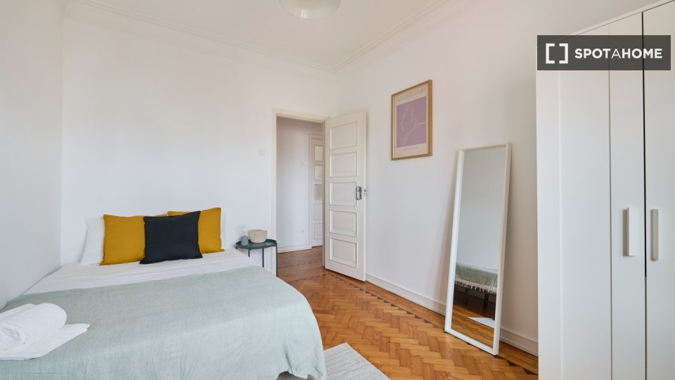 Double room Lisbon, 5 beds — photo 5