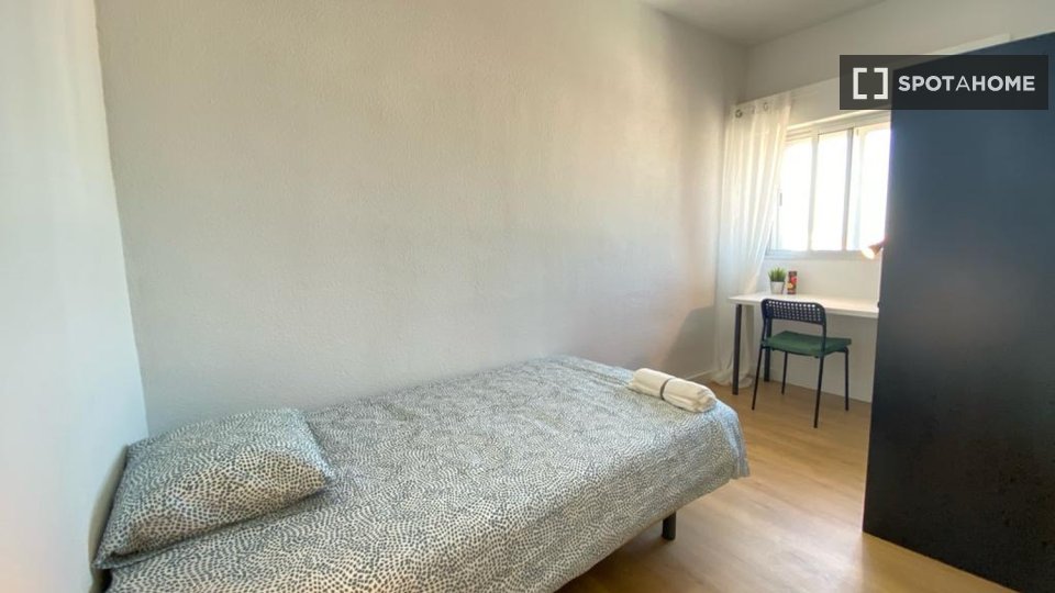 Double room Madrid, 4 beds — photo 18