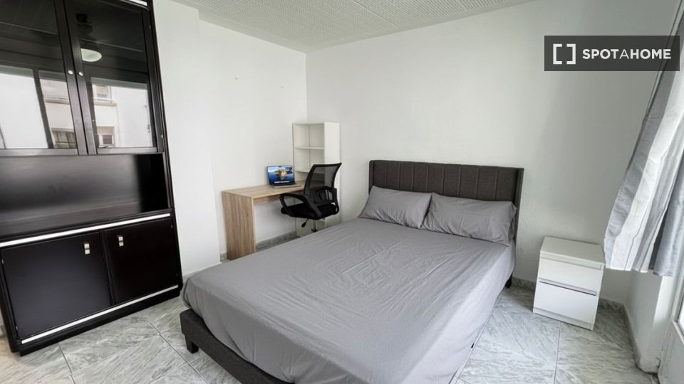 Double room Valencia, 4 beds — photo 22