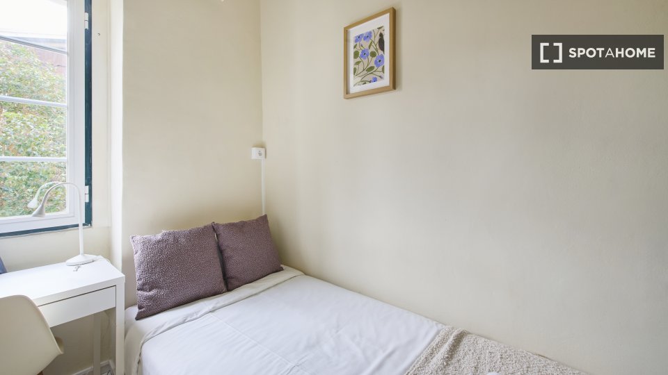 Double room Lisbon, 12 beds — photo 47
