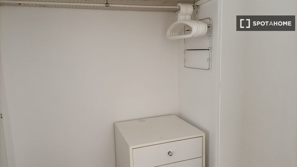 Double room Barcelona, 3 beds, 140m² — photo 9