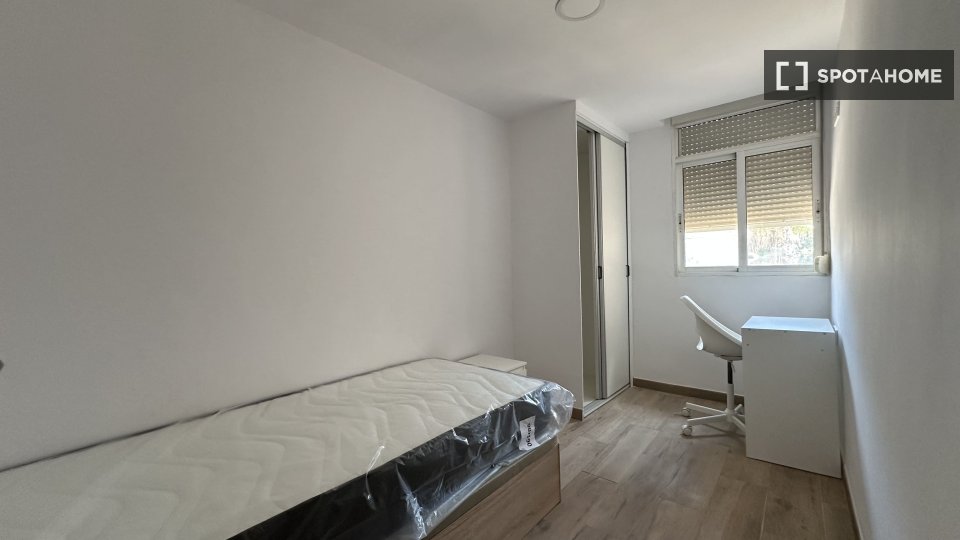 Double room Valencia, 4 beds, 74m² — photo 36