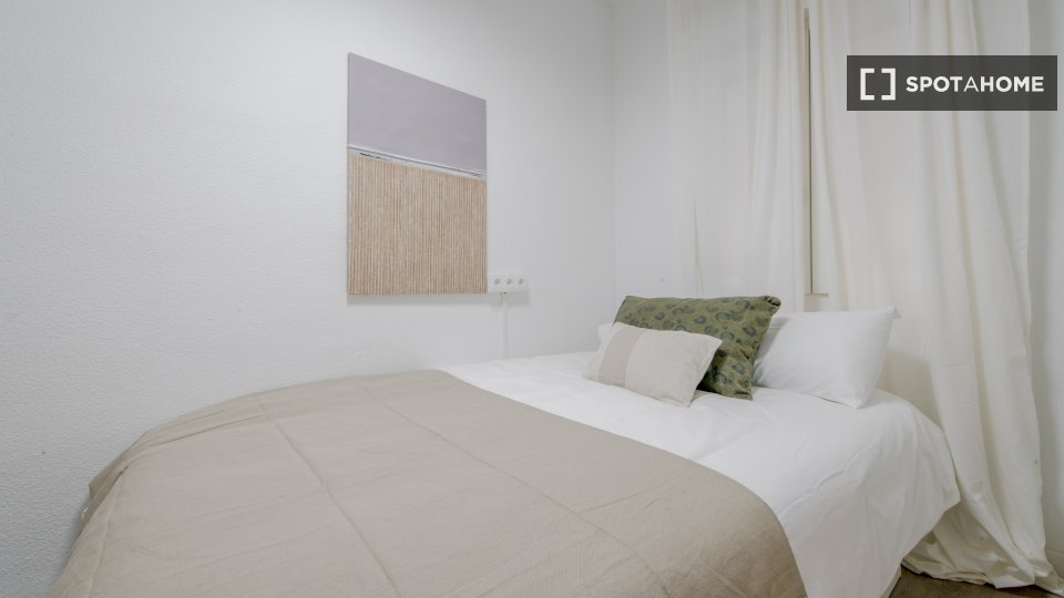 Double room Madrid, 6 beds — photo 16