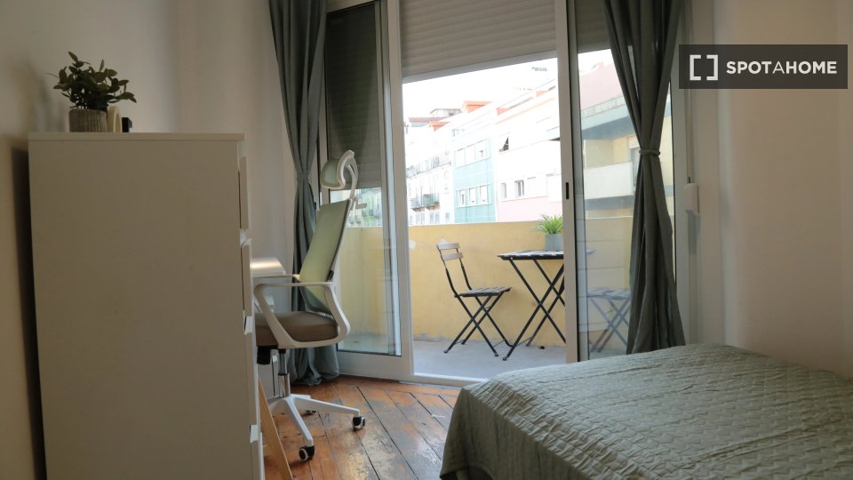 Double room Lisbon, 4 beds — photo 12