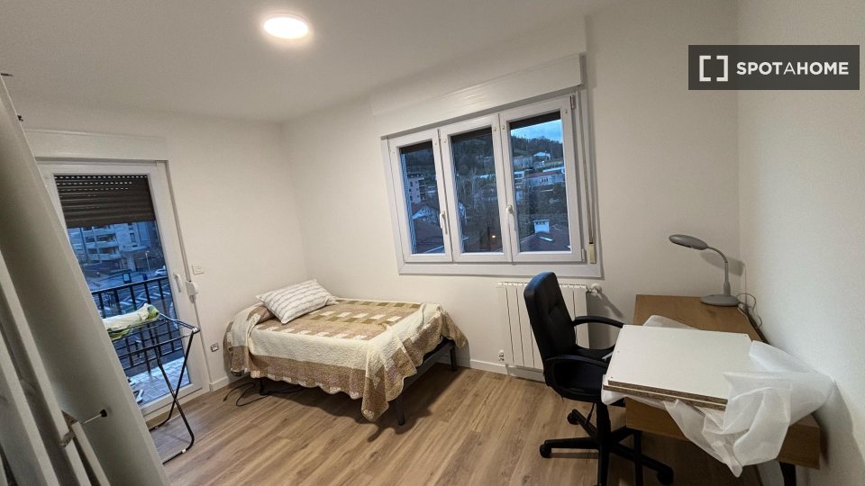 Double room San_Sebastian, 3 beds — photo 6