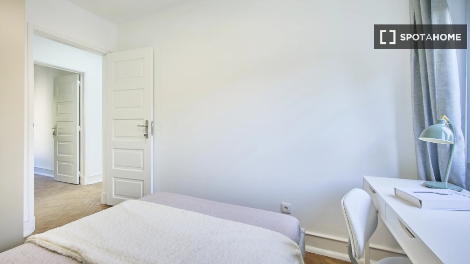 Double room Lisbon, 6 beds — photo 12