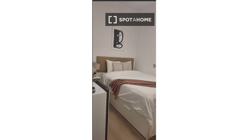 Double room Madrid, 5 beds — photo 2