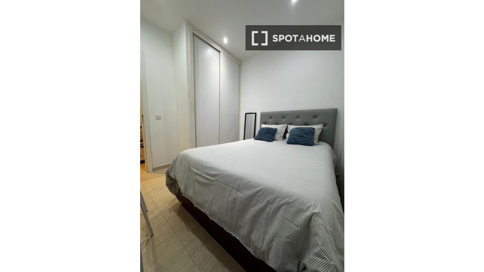 Double room Madrid, 4 beds, 90m² — photo 5
