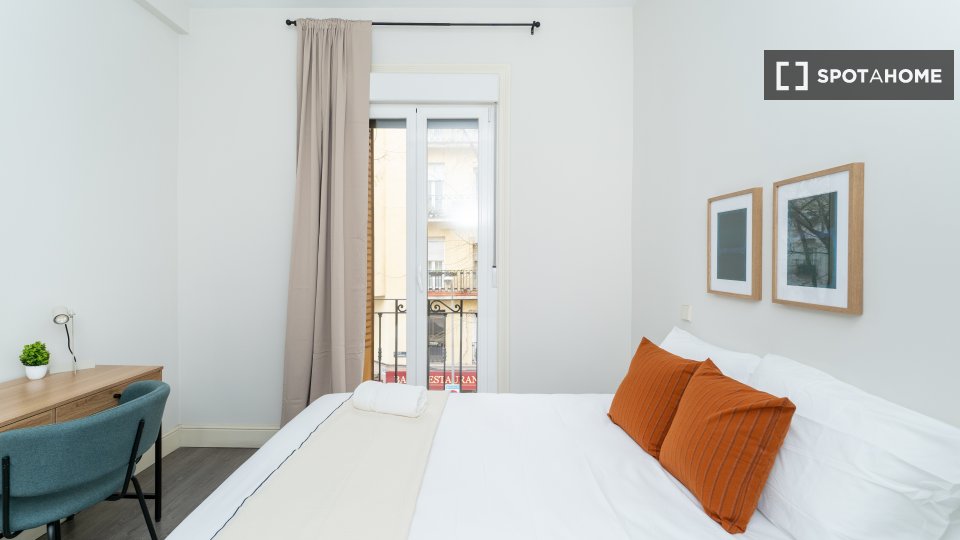 Double room Madrid, 5 beds — photo 9