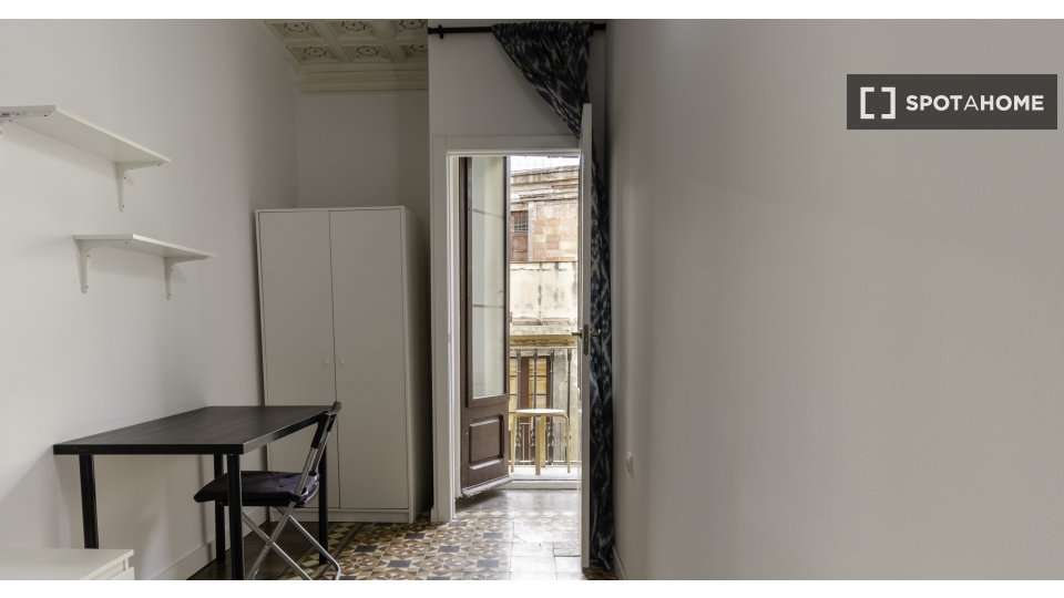 Double room Barcelona, 13 beds, 400m² — photo 8
