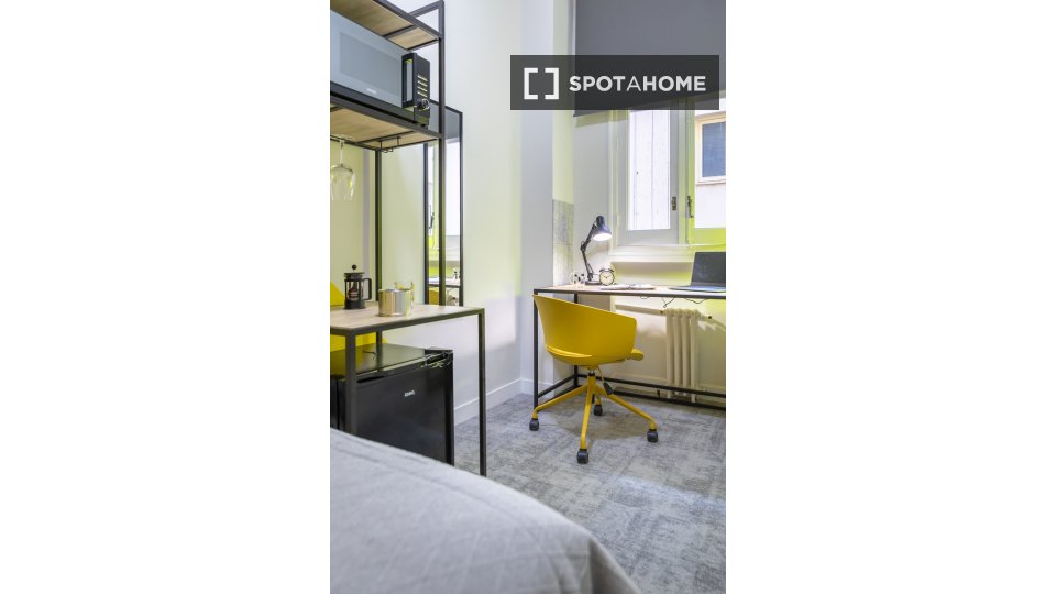 Double room Madrid, 10 beds, 162m² — photo 12
