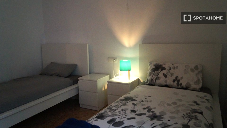 Double room Valencia, 3 beds — photo 1