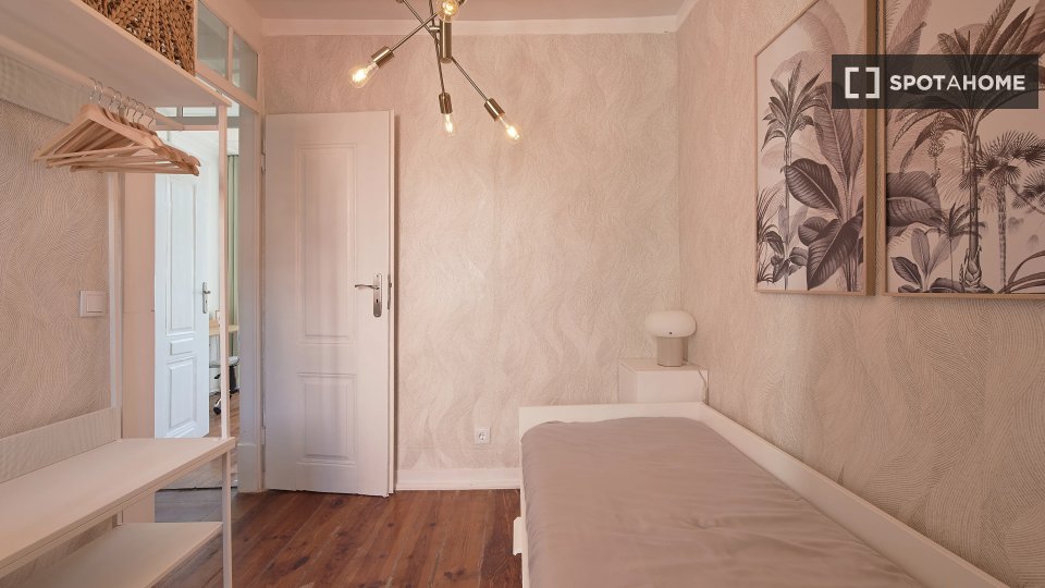 Double room Lisbon, 13 beds — photo 13
