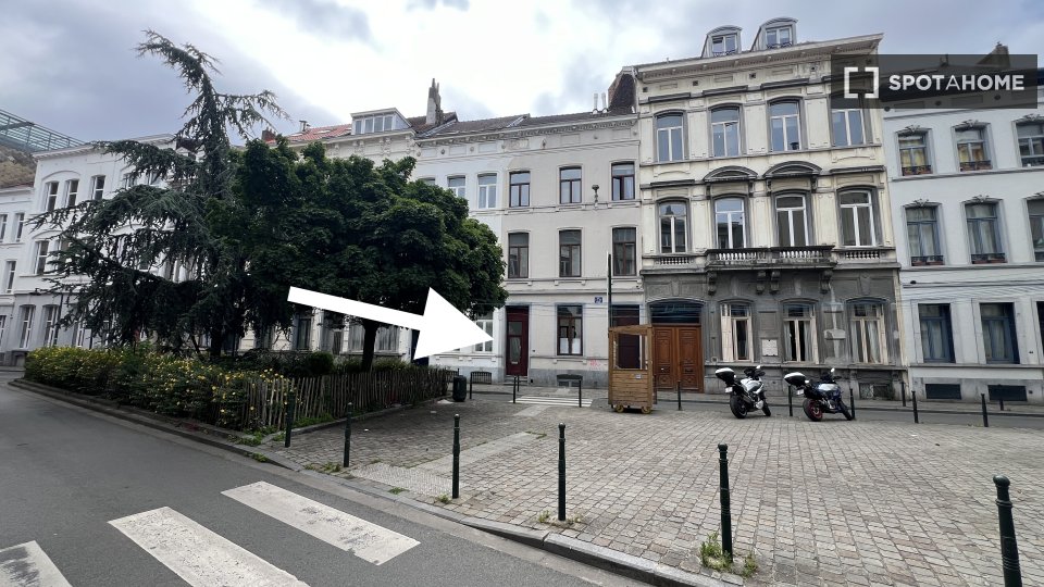 Double room Brussels, 9 beds, 13m² — photo 2