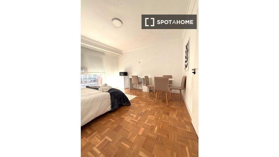 Double room Madrid, 8 beds, 160m² — photo 40