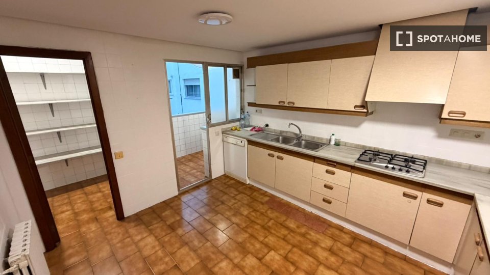Double room Valencia, 5 beds, 150m² — photo 14