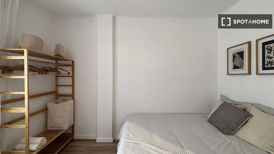 Double room Barcelona, 4 beds, 85m² — photo 18