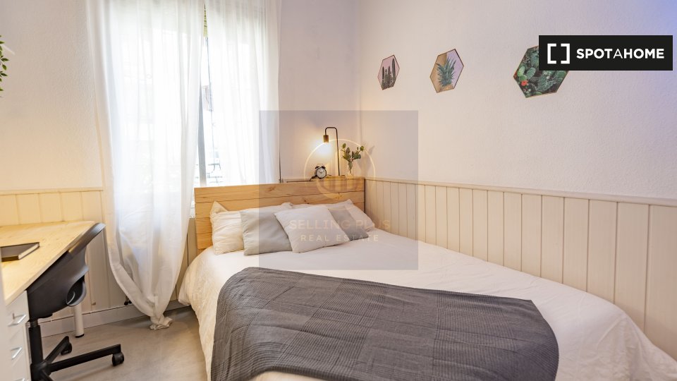 Double room Madrid, 5 beds, 120m² — photo 1