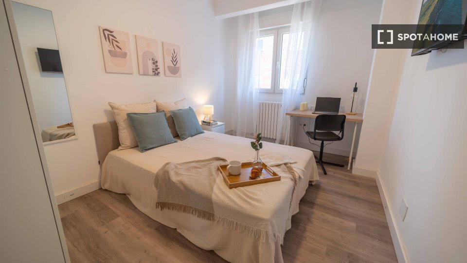Double room Santander, 1 bed, 100m² — photo 1