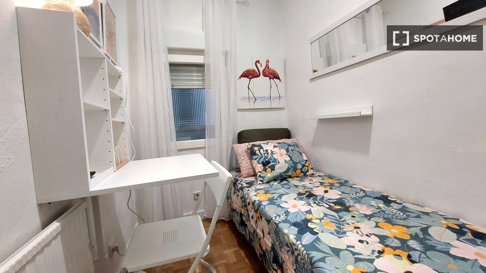 Double room Madrid, 4 beds, 61m² — photo 10