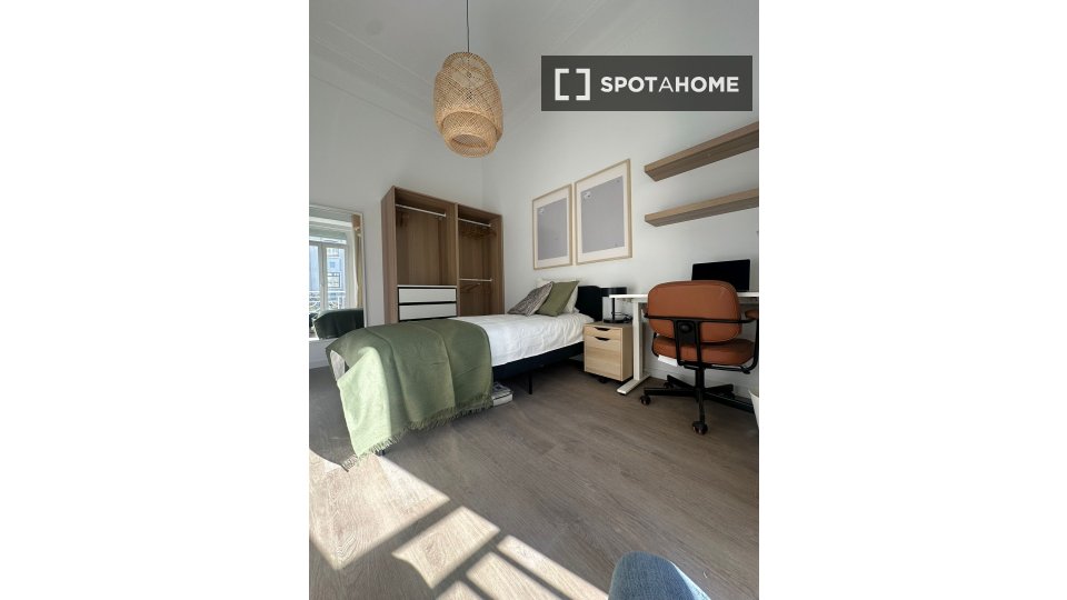 Double room Lisbon, 6 beds, 160m² — photo 1
