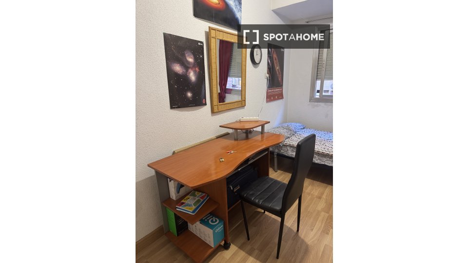 Double room Madrid, 4 beds, 125m² — photo 10